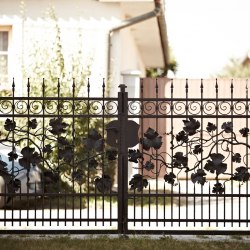 Exkluzívna brána dvojkrídlová s prerasteným viničom - ručne kovaná brána