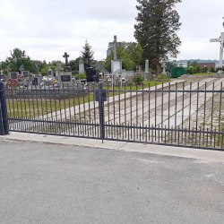 Kovaná brána pri cintoríne v Ľuboticiach - Prešov