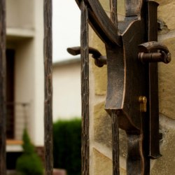 Kované brány a ploty - detail kovanej bránky