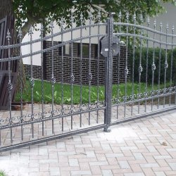 Kované brány a ploty - dvojkrídlová brána vyhotovená z kovaných polotovarov