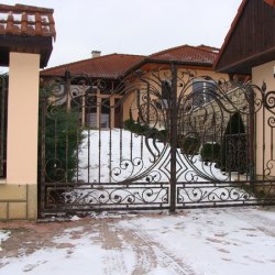 ručne kovaná brána