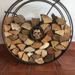Kované koleso na uloženie dreva 