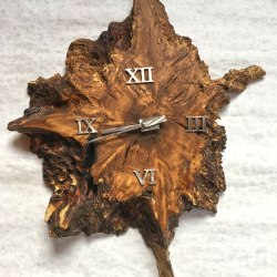 Dizajnové nástenné hodiny - dubové ručne vyrábané hodiny