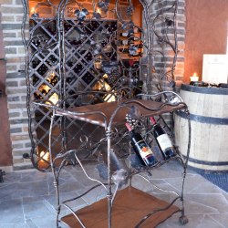 Kováčske umenie - servírovací vozík vo vinárni