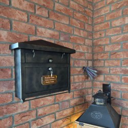 Kovaná poštová schránka vyrobená pre rodinný dom