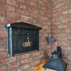 Kovaná poštová schránka vyrobená pre rodinný dom v UKOVMI