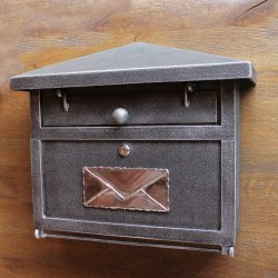 Kované doplnky do exteriéru - ručne kovaná poštová schránka s nerezom