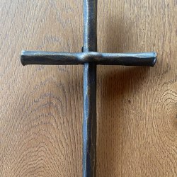 Kovaný nástenný kríž okrúhly