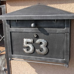 ručne kovaná schránka na poštu 