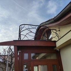 Rozkonárené zábradlie - luxusné kované zábradlie na balkóne