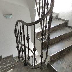 Točité zábradlie na schody - kvalitné kované zábradlie