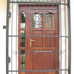 UKOVMI - kovaná mreža na dverách