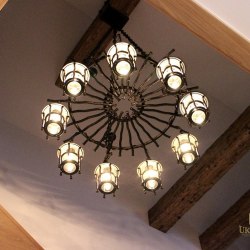 Dizajnový luster BABIČKA - deväťramenné kované svietidlo vyhotovené pre rodinný dom