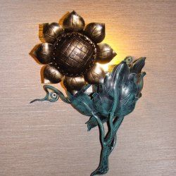 kované lustre a lampy - nástenná lampa slnečnica - kombinácia zelenej a zlatej patiny