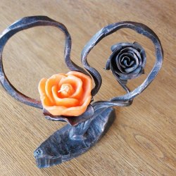 Kované romantické svietniky - originálny ručne kovaný svietnik - srdce/ruža