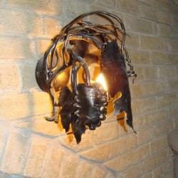 Umelecká lampa vinič - výnimočné osvetlenie vínnej pivnice