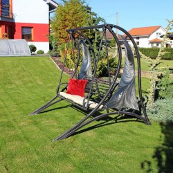 Dizajnová záhradná hojdačka kombinácia železo - nerez - kvalitný záhradný nábytok