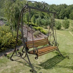 hojdačka do záhrady - romantický dizajn - záhradný nábytok