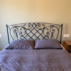 Kovaná posteľ