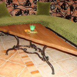 Kovaný nábytok - konferenčný stolík ručne kovaný s drevom