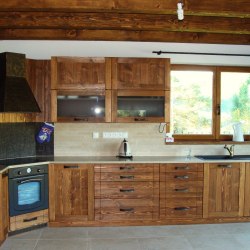 Kovaný nábytok - kuchyňa s kovanými doplnkami