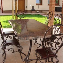 Kovaný nábytok - luxusný stôl so stoličkami do altánku
