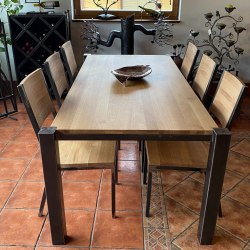 Kvalitný kovaný stôl a stoličky - jedálenský nábytok v modernom prevedení