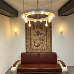 Luxusná kožená sedačka a svietidlo v industry štýle - dizajnový nábytok