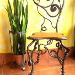 luxusné stoličky - ručne kovaná stolička s prírodným motívom koreňa