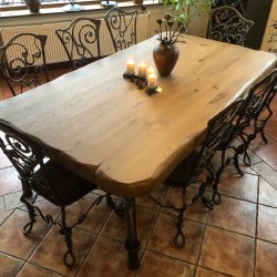 Luxusný stôl ručne kovaný s masívnym dubovým drevom - dizajnový nábytok