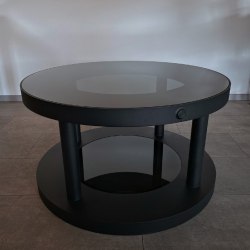 Moderný kovový stôl čierny - ručne vyrobený v UKOVMI