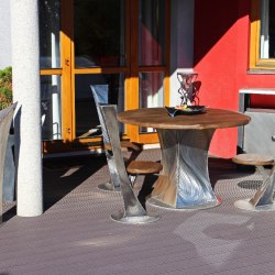 Nábytok na terasu - nerezový dizajn - moderný nerezový stôl so stoličkami