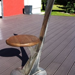 nerezová stolička s drevom - moderný nábytok na terasu, do altánku...