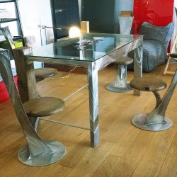  nerezový nábytok - futuristický dizajn - štýlový stôl a stoličky