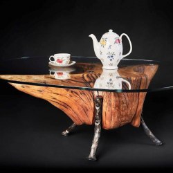 Originálny dubový stolík so sklom a kovanými nohami - luxusný nábytok