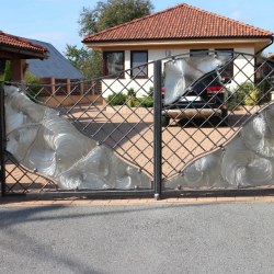 Nerezová kovaná brána - moderný dizajn
