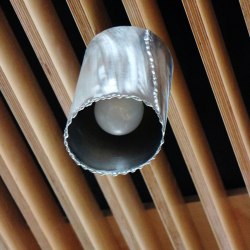 Nerezová závesná lampa - Chopok Rotunda - interiérové závesné svietidlo v horskej reštaurácii